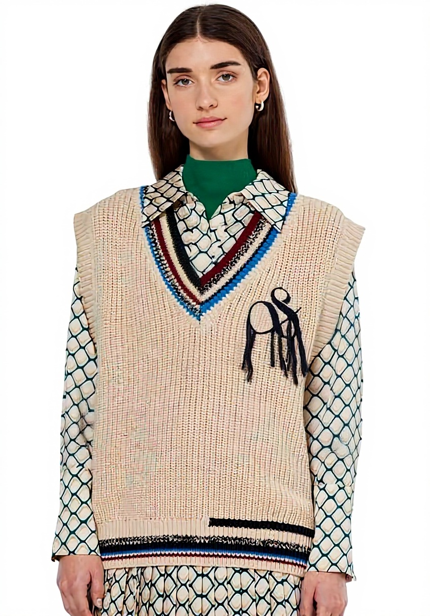Gilet Scotch Soda Donna indossato in un contesto urbano