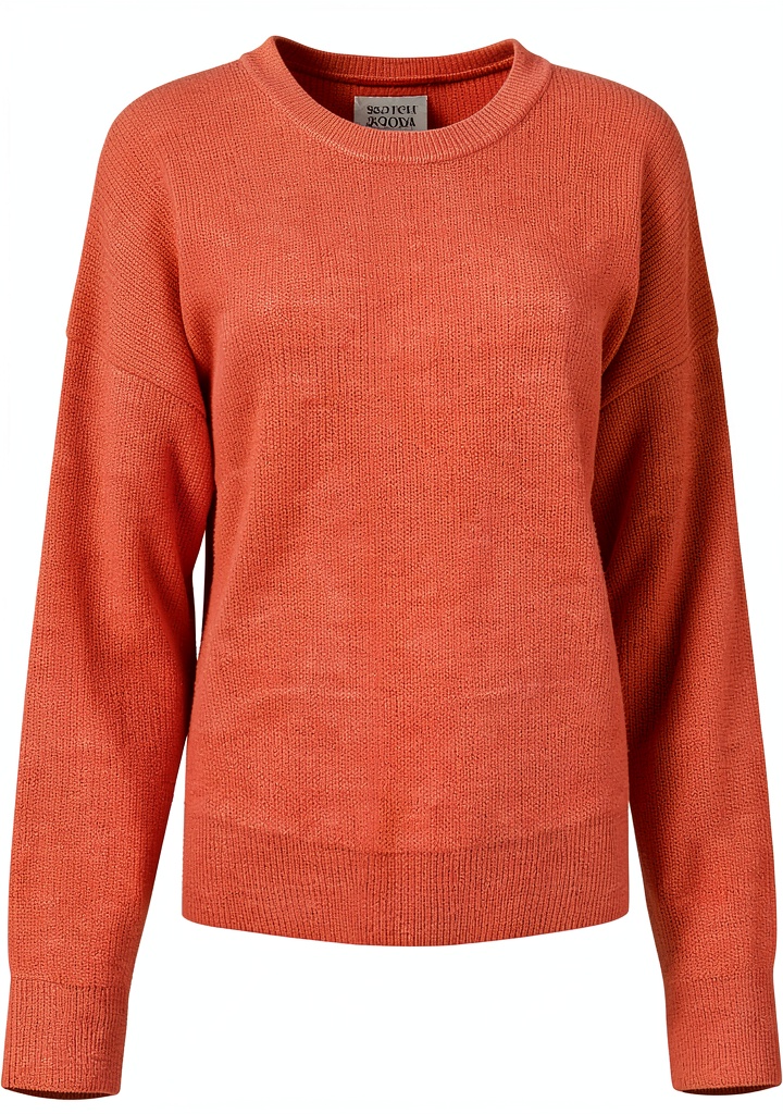 'Maglione SCOTCH SODA Fuzzy indossato in un ambiente casual'