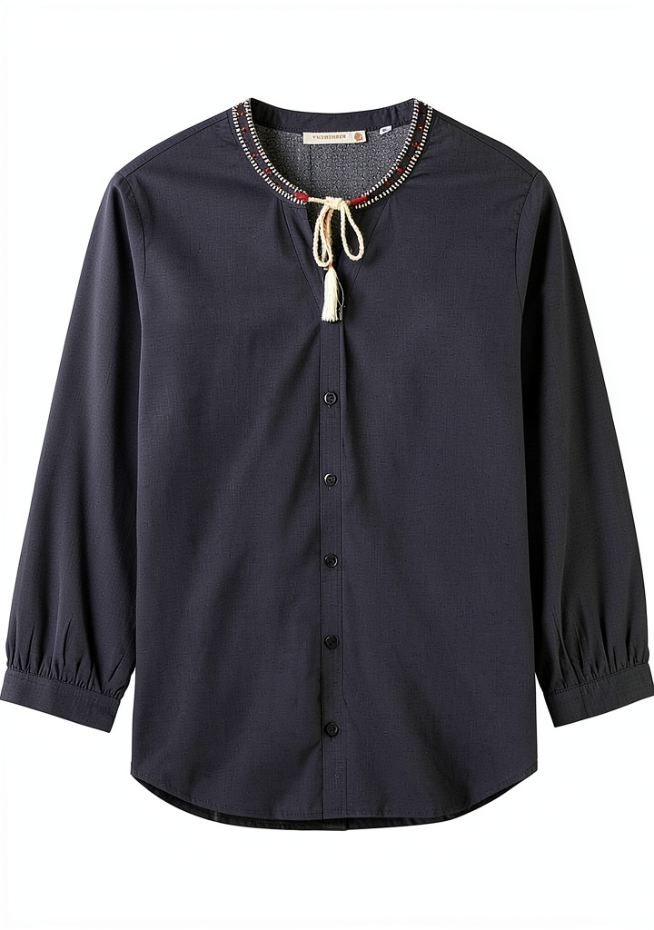 'Bluse SCOTCH SODA con perle grigia indossata in un contesto casual'